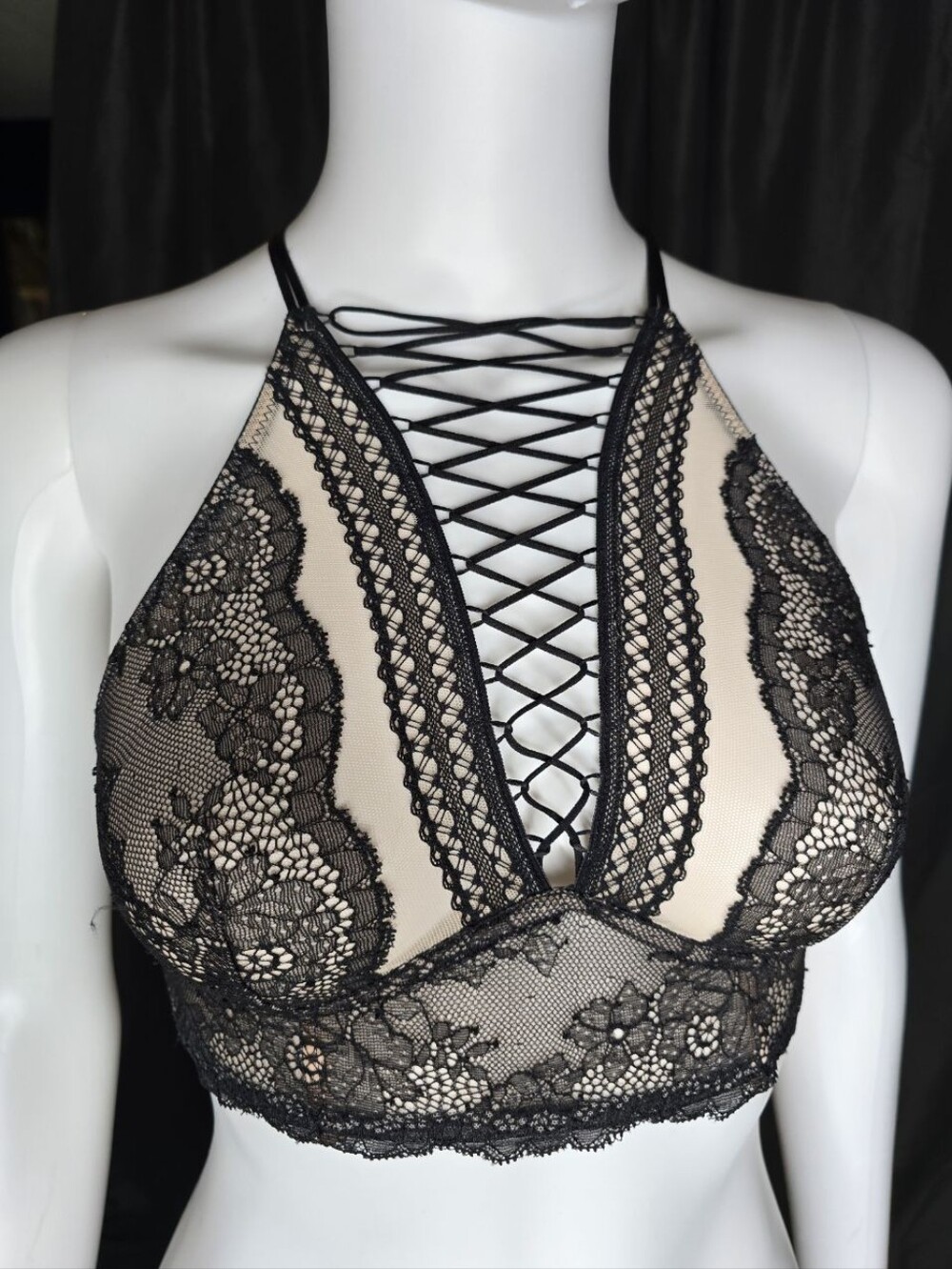 Victoria's Secret Black Lace High-Neck Bralette with Nude Lining Size XS